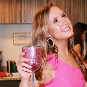 Meet your Posher, Caroline